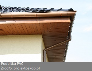Wysunięty okap dachowy chroni elewację budynku, ważne jest jednak właściwe wykończenie okapu dachowego. Należy pamiętać, aby zawsze wykonana była odpowiednia wentylacja dachu, zapewniana przez otwory wentylacyjne w podbitce lub specjalne panele wentylacyjne PCV.