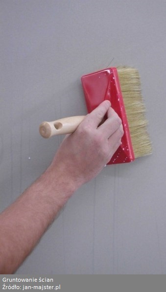 Malowanie ścian wymaga prac wstępnych, do których zaliczane jest prawidłowe przygotowanie ścian do malowania, czyli ich gruntowanie oraz uzupełnienie ubytków gipsem. Zatem jak przygotować ściany do malowania oraz jak poprawnie wykonać szpachlowanie ścian. 